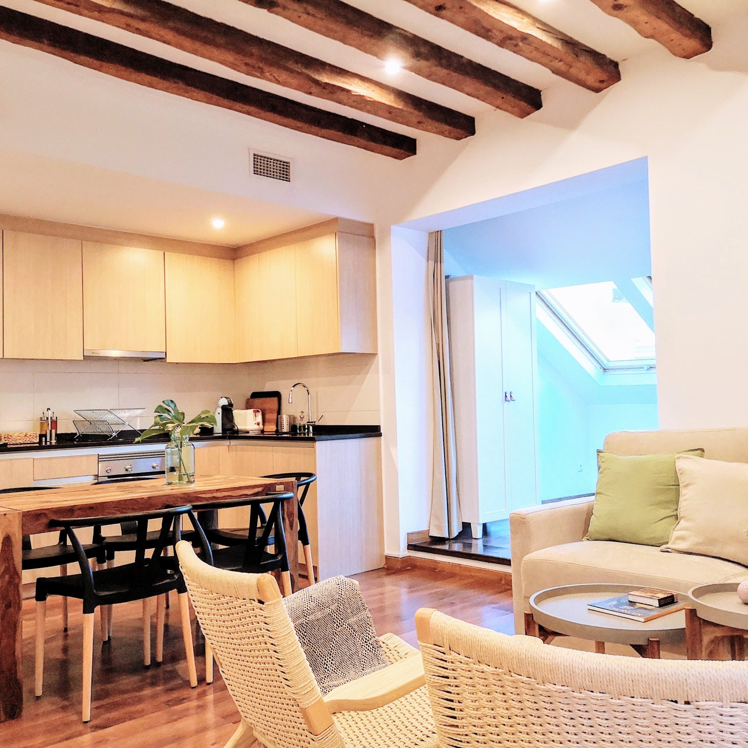 Beautiful expat apartment in Madrid - Living