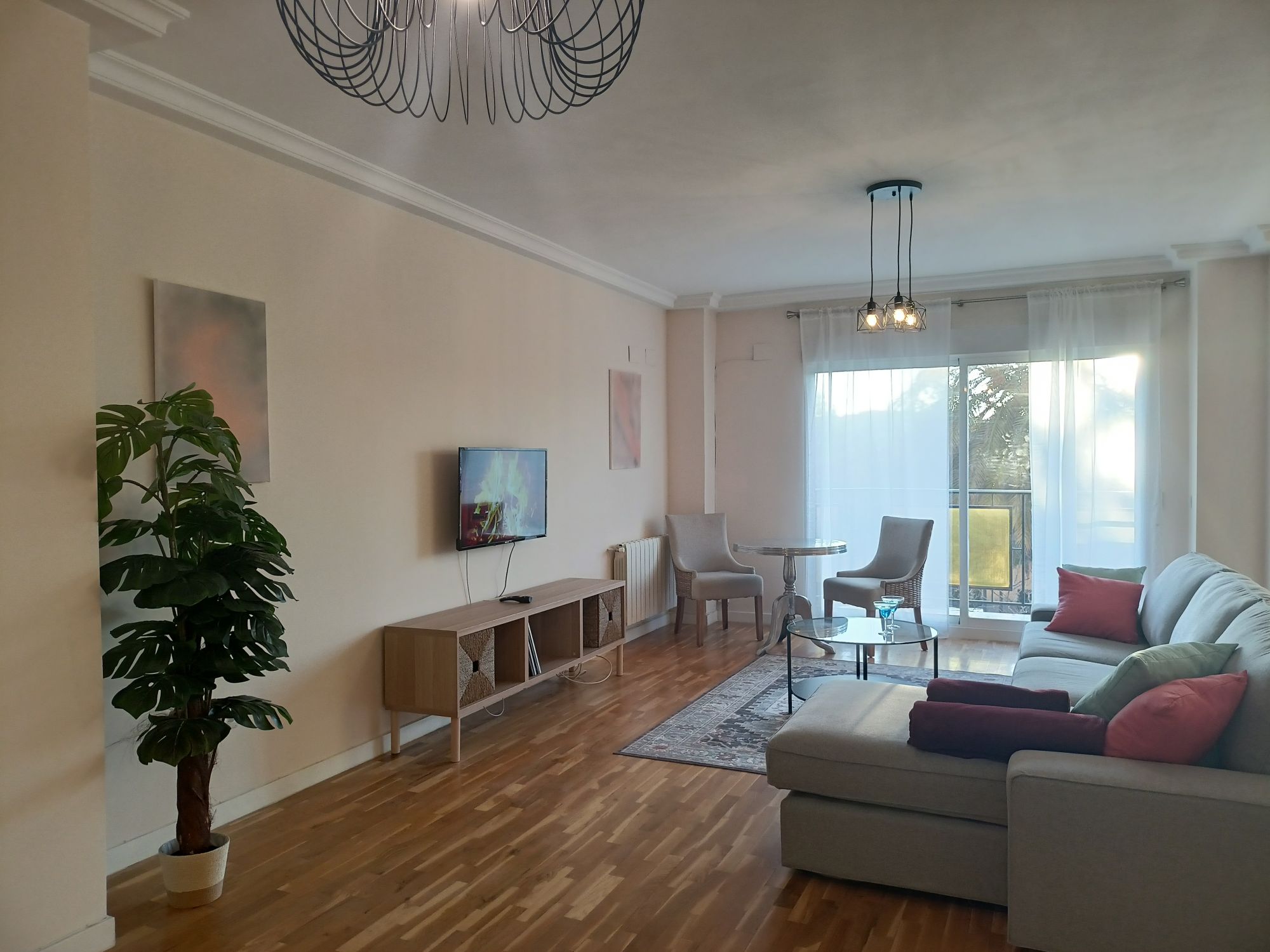 2 VISTA SALON VENTANAL DESDE ALACENA.jpg