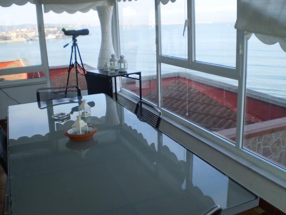 Amazing beach apartment in Gijon - Table