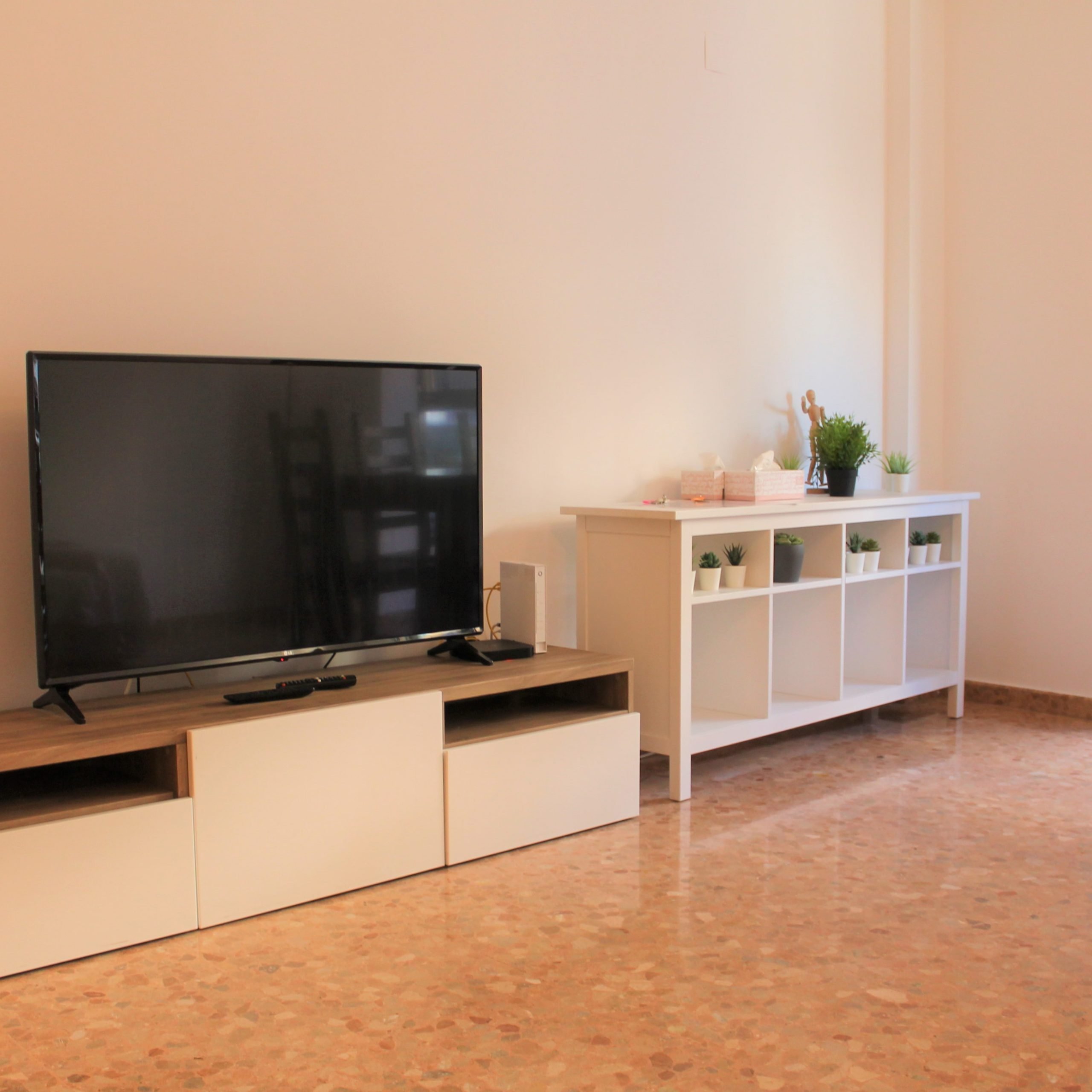 Bernia – Large expat apartment for rent in Valencia - TV