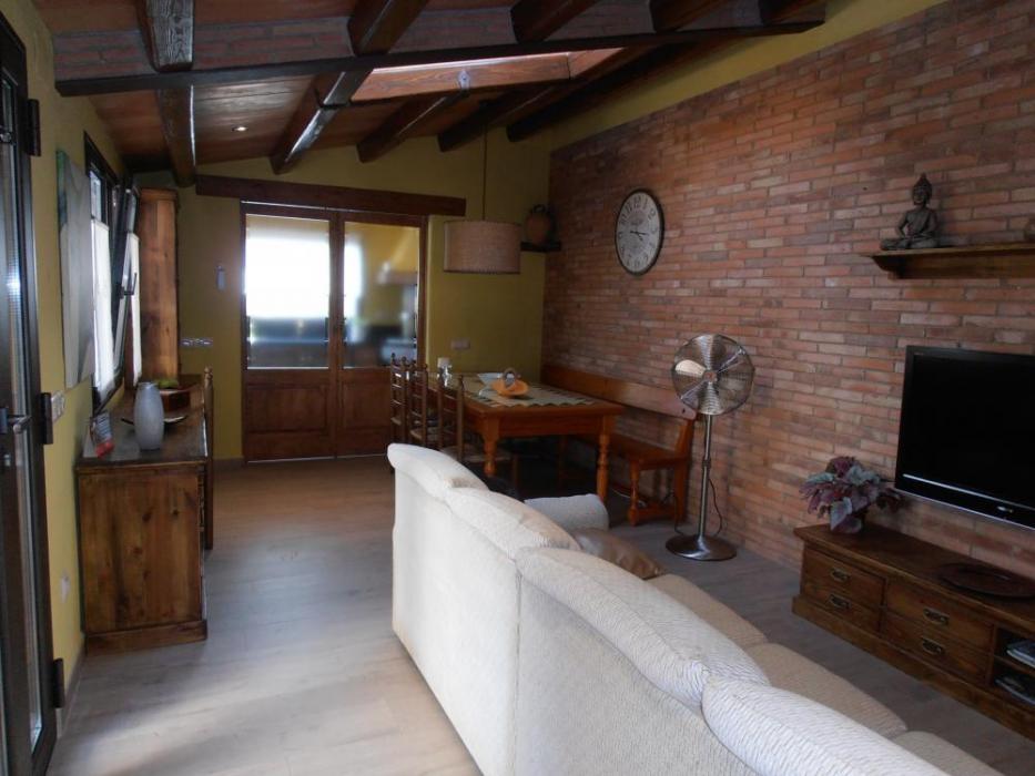 Nice house with pool for expats in Girona - Sofa