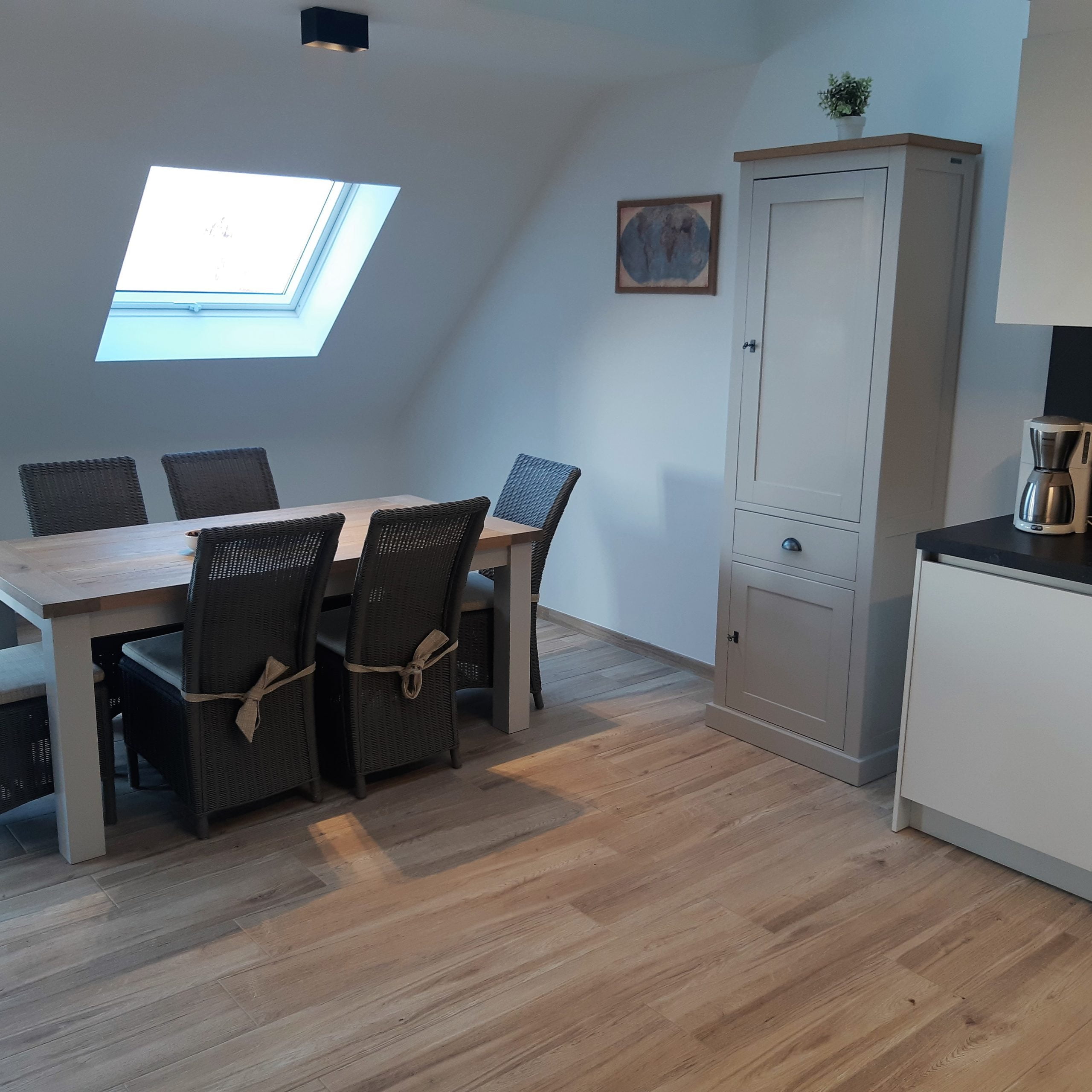 Workers apartment near Antwerp port - Dining table