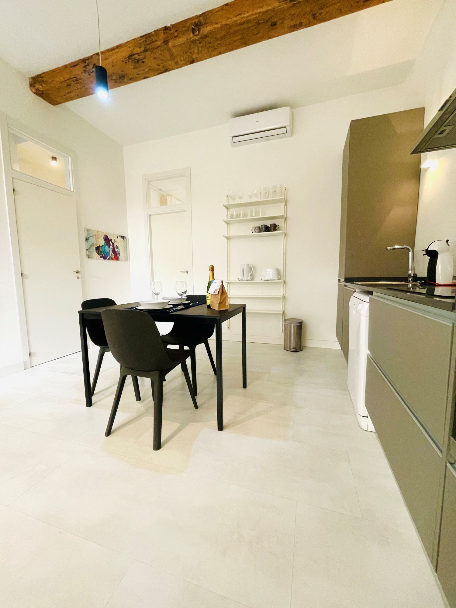 2 kitchen.jpg