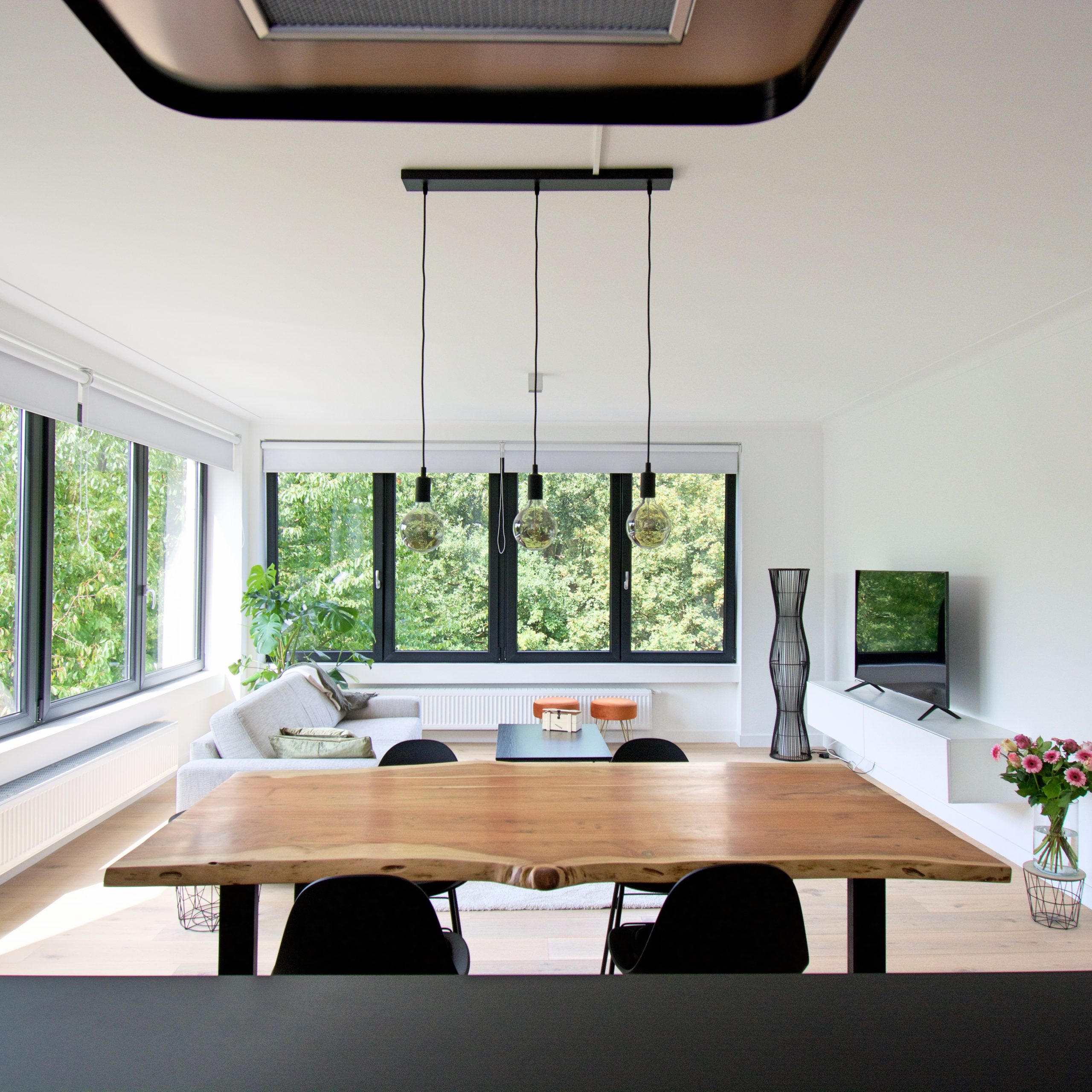 Modern home in Antwerp for expats - Table