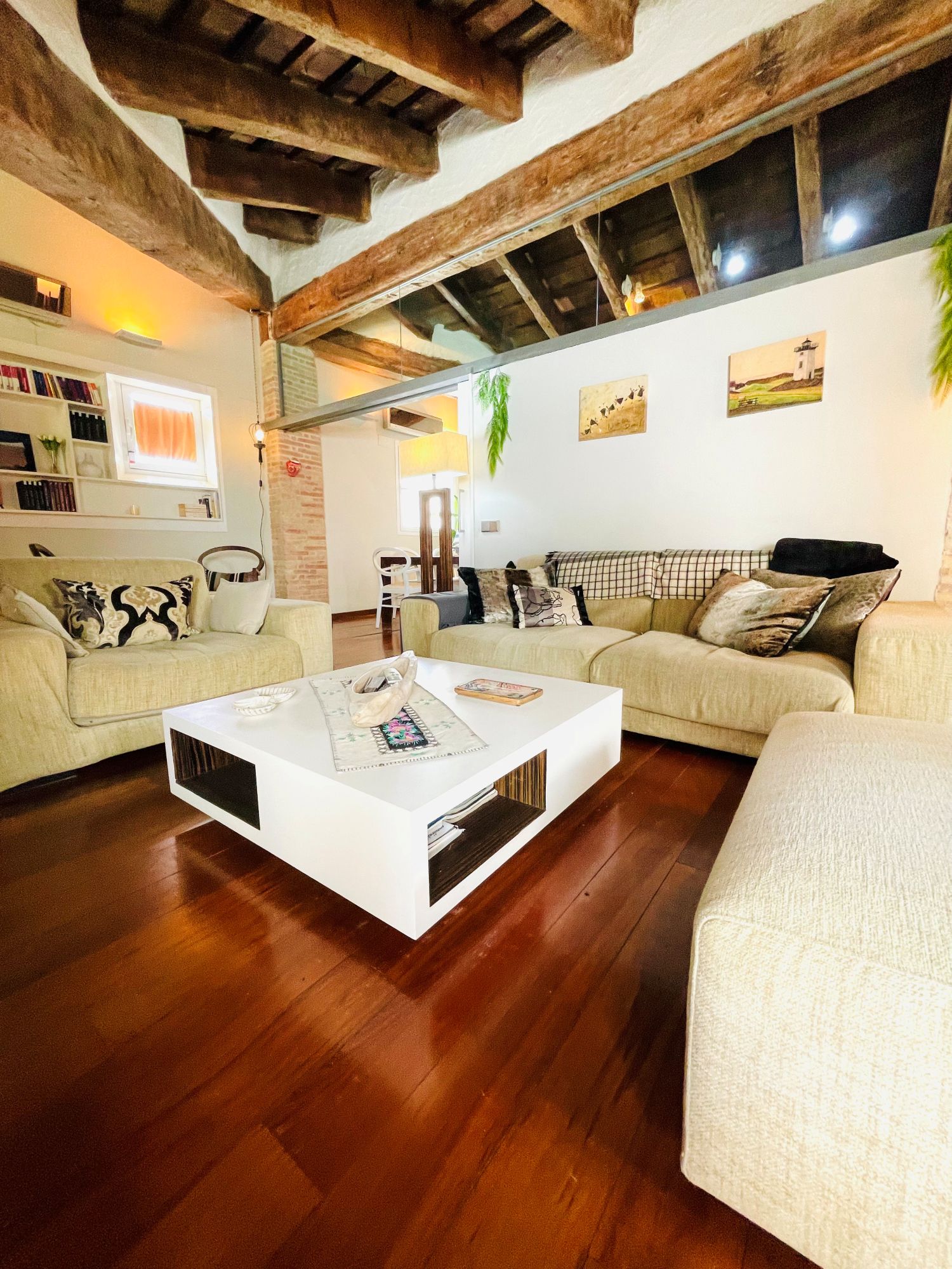 1 livingroom front.jpg