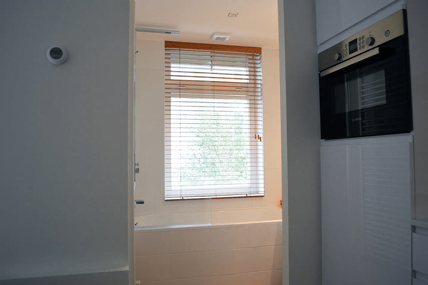 1 bedroom apartment in Amsterdam for expats - Shower