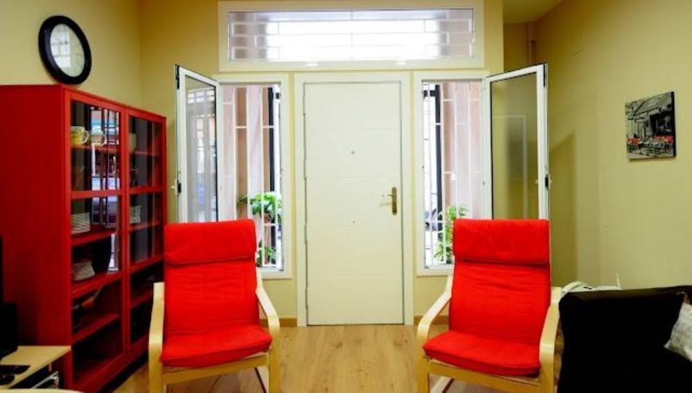 Short stay flat in Barcelona for rent - Chairs