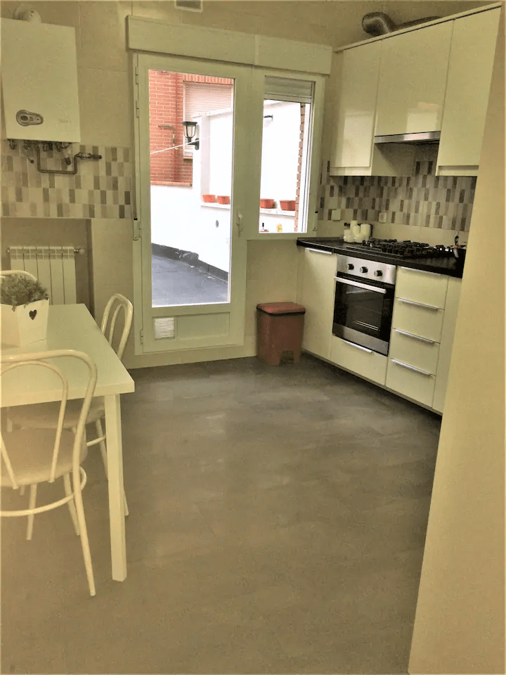 2 bedroom apartment outside Madrid for expats - Kitchen