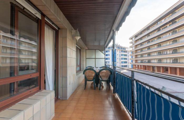 Apartment for rent with seaview - Chairs