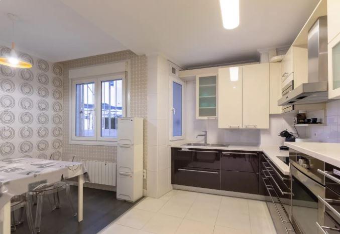 Spacious flat for rent in Bilbao centre - Kitchen