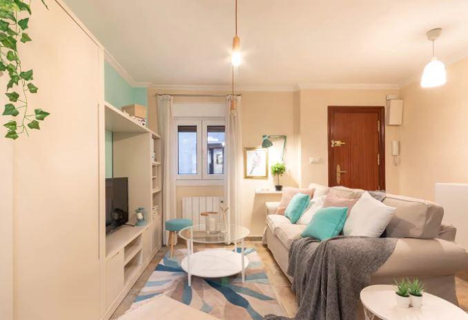 Guru - Furnished Bilbao apartment with parking - Sofa