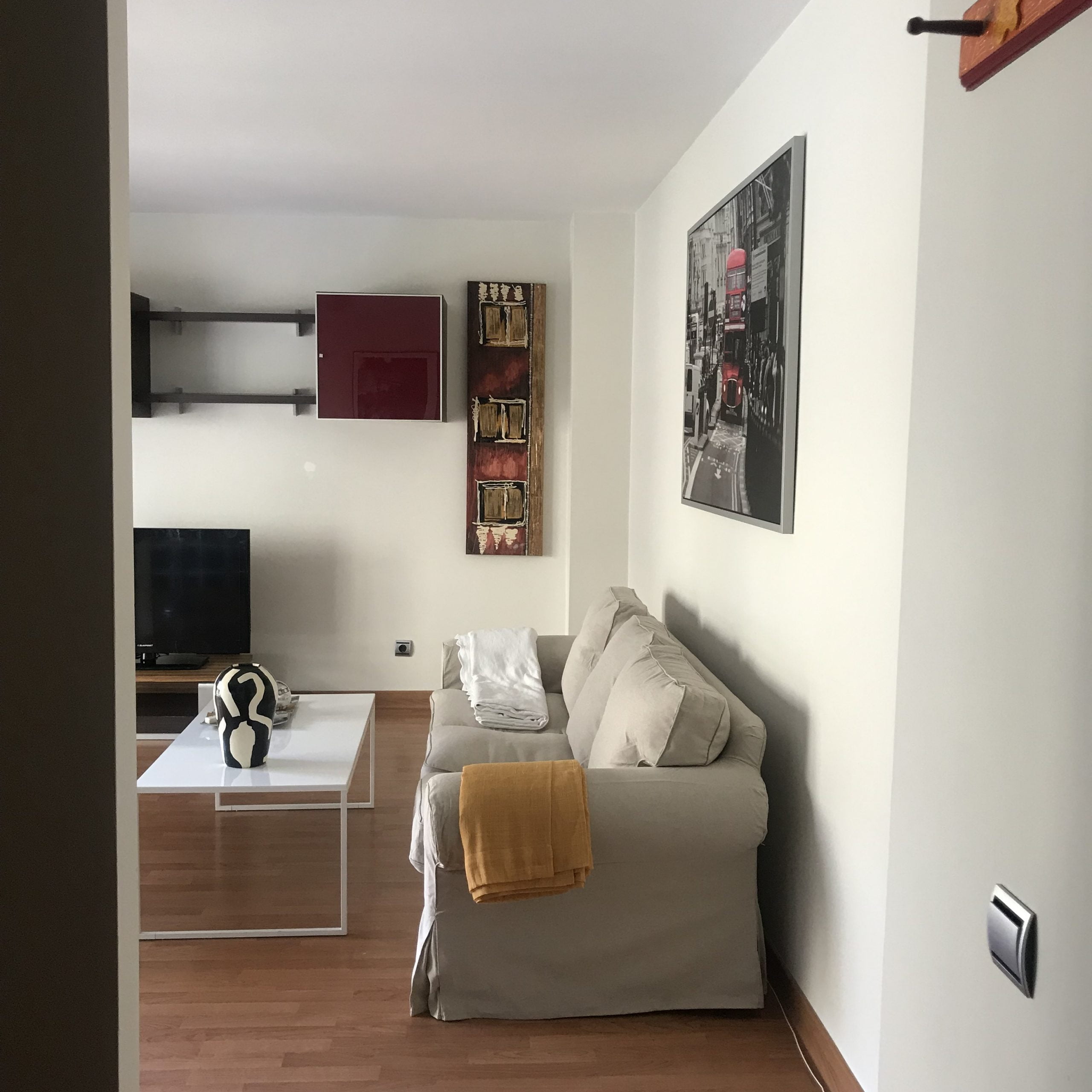Furnished expat apartment in Sevilla - Living room