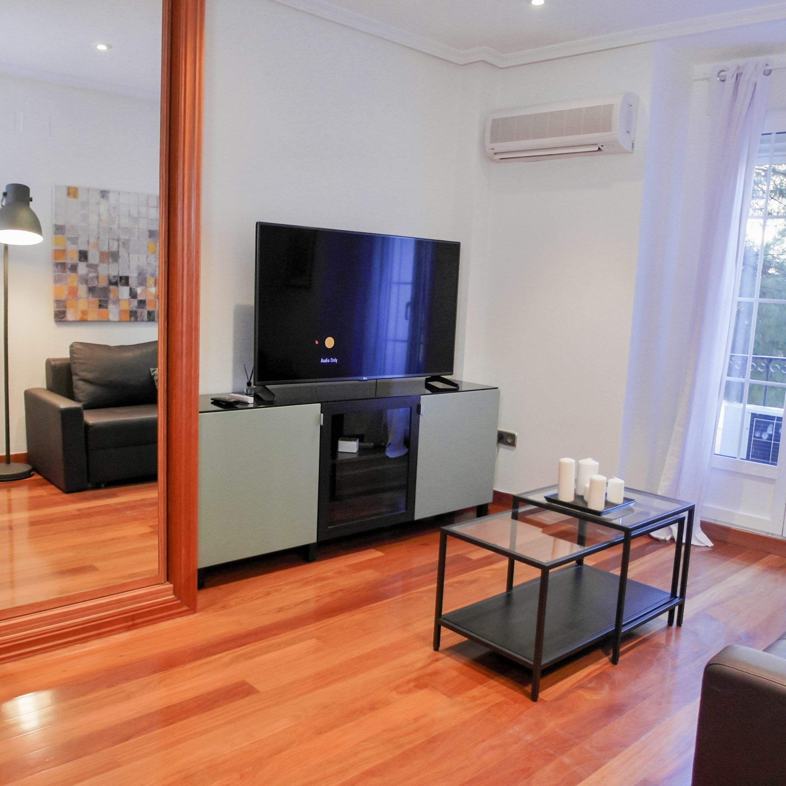 Central apartment in Madrid Comendadoras - TV