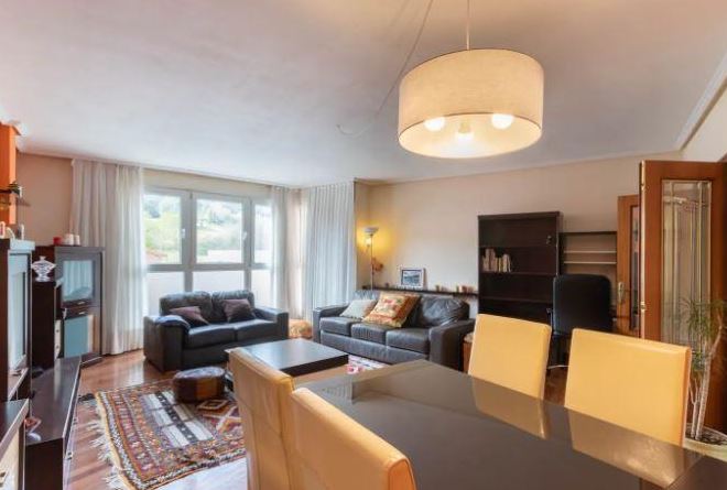 Uribe Kosta 1 - Expat apartment with balcony near Bilbao - Living room
