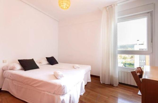 Uribe Kosta 1 - Expat apartment with balcony near Bilbao - Bedroom 2