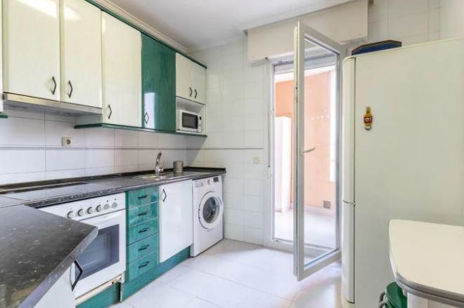 Uribe Kosta 1 - Expat apartment with balcony near Bilbao - Kitchen