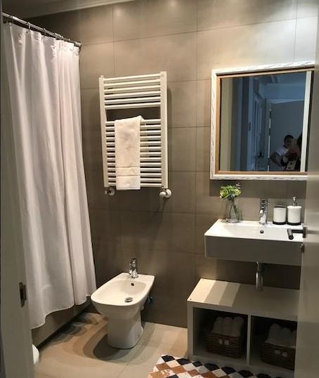 Getxo 1 - Expat beach apartment near Bilbao - Bathroom