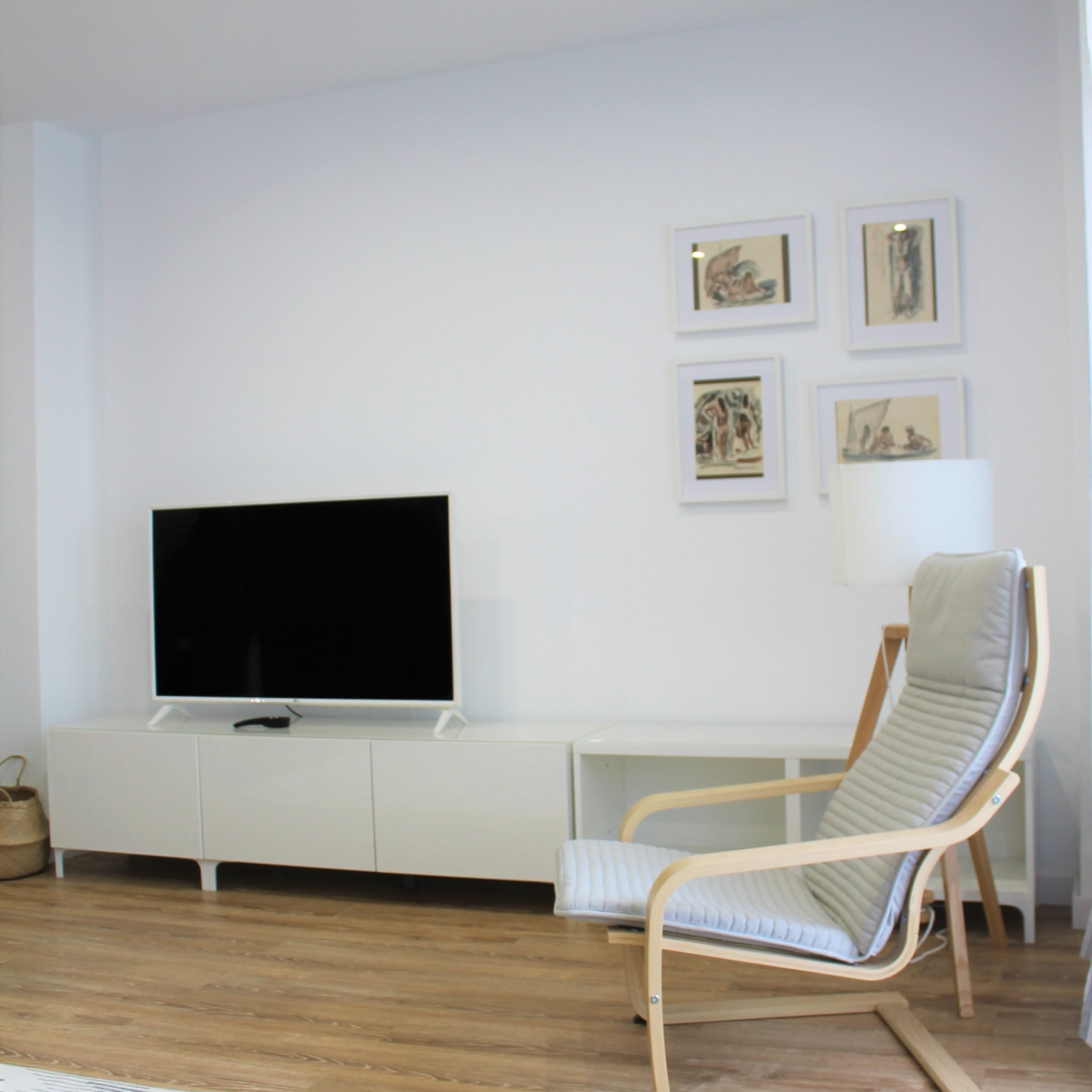 Reino 84 - New expat apartment in Valencia city centre - Living room and TV