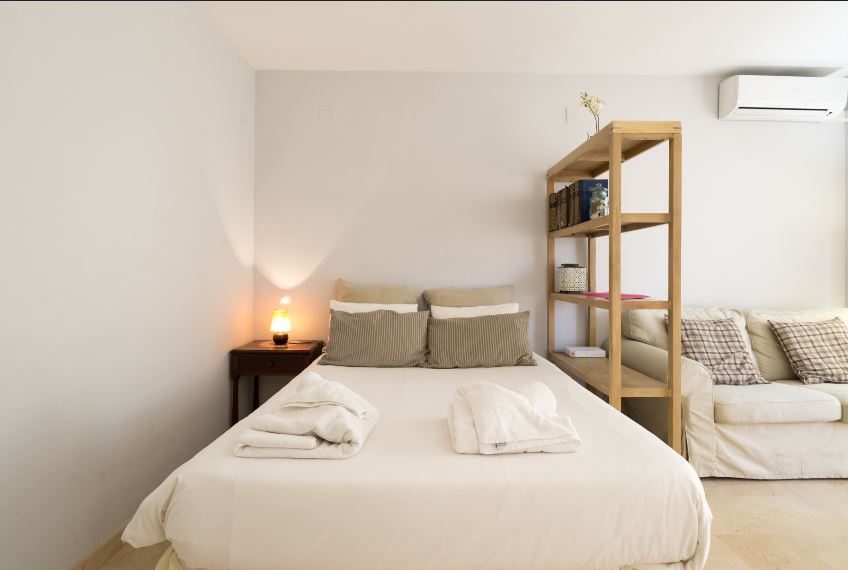 Pedrega beach - Nice expat studio in Malaga - Bed