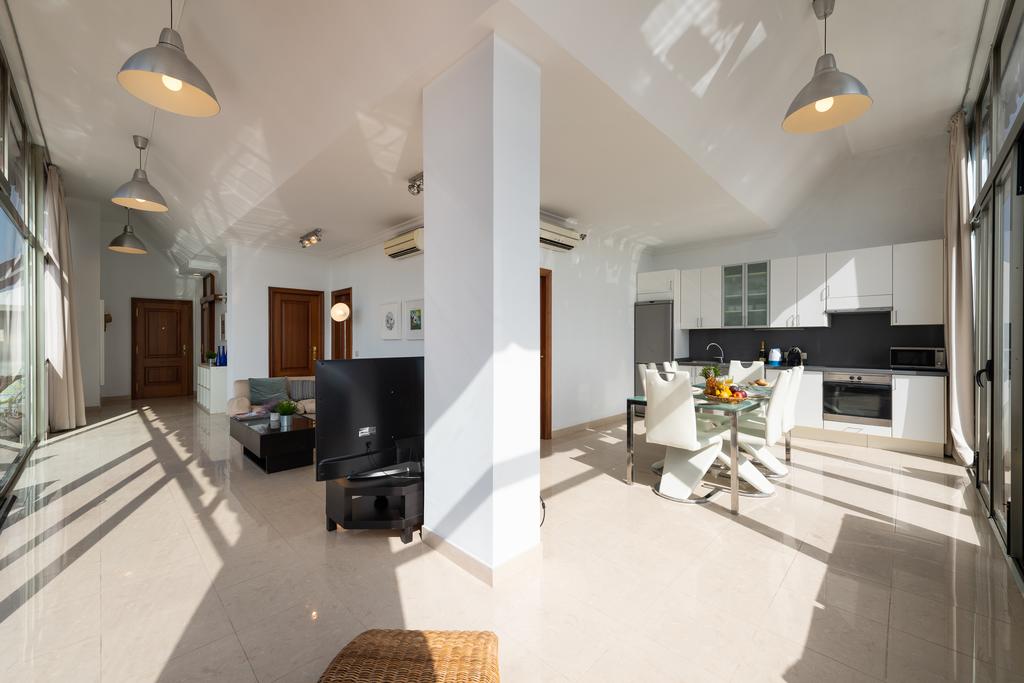 Alcaravaneras – Luxury expat penthouse in Las Palmas - Living area