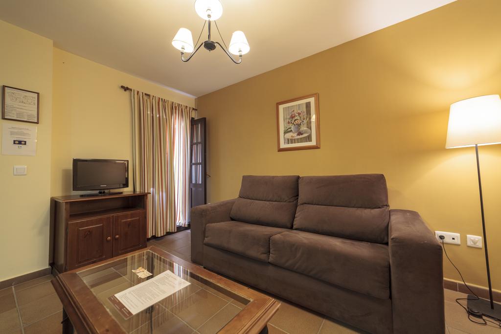 Palacio Leones - Furnished expat apartment near Cadiz - Living room