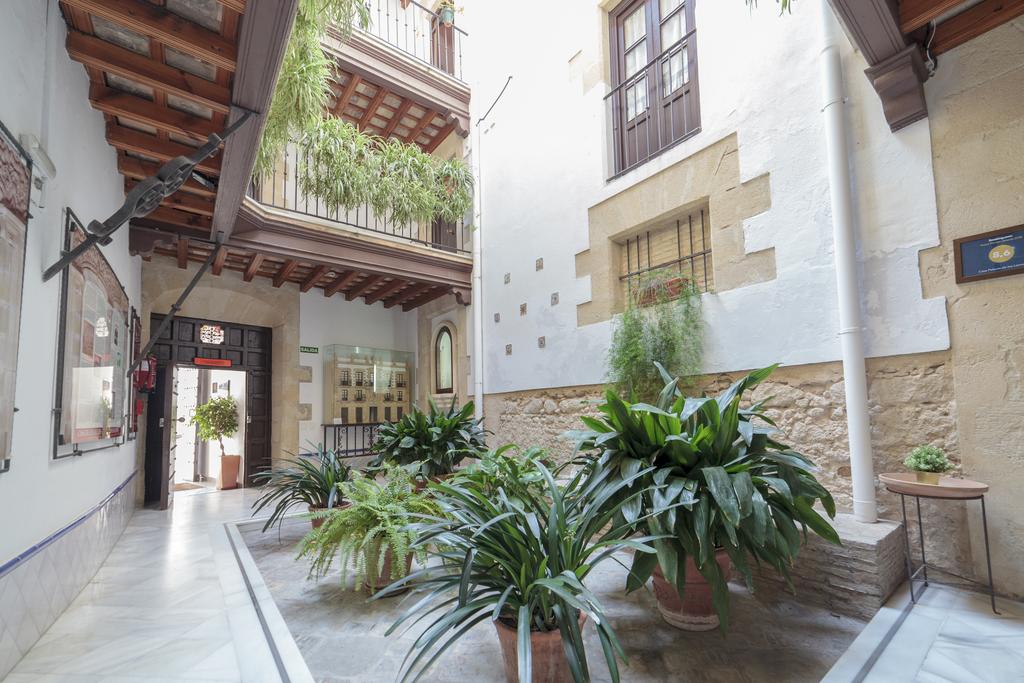 Palacio Leones - Furnished expat apartment near Cadiz - Patio