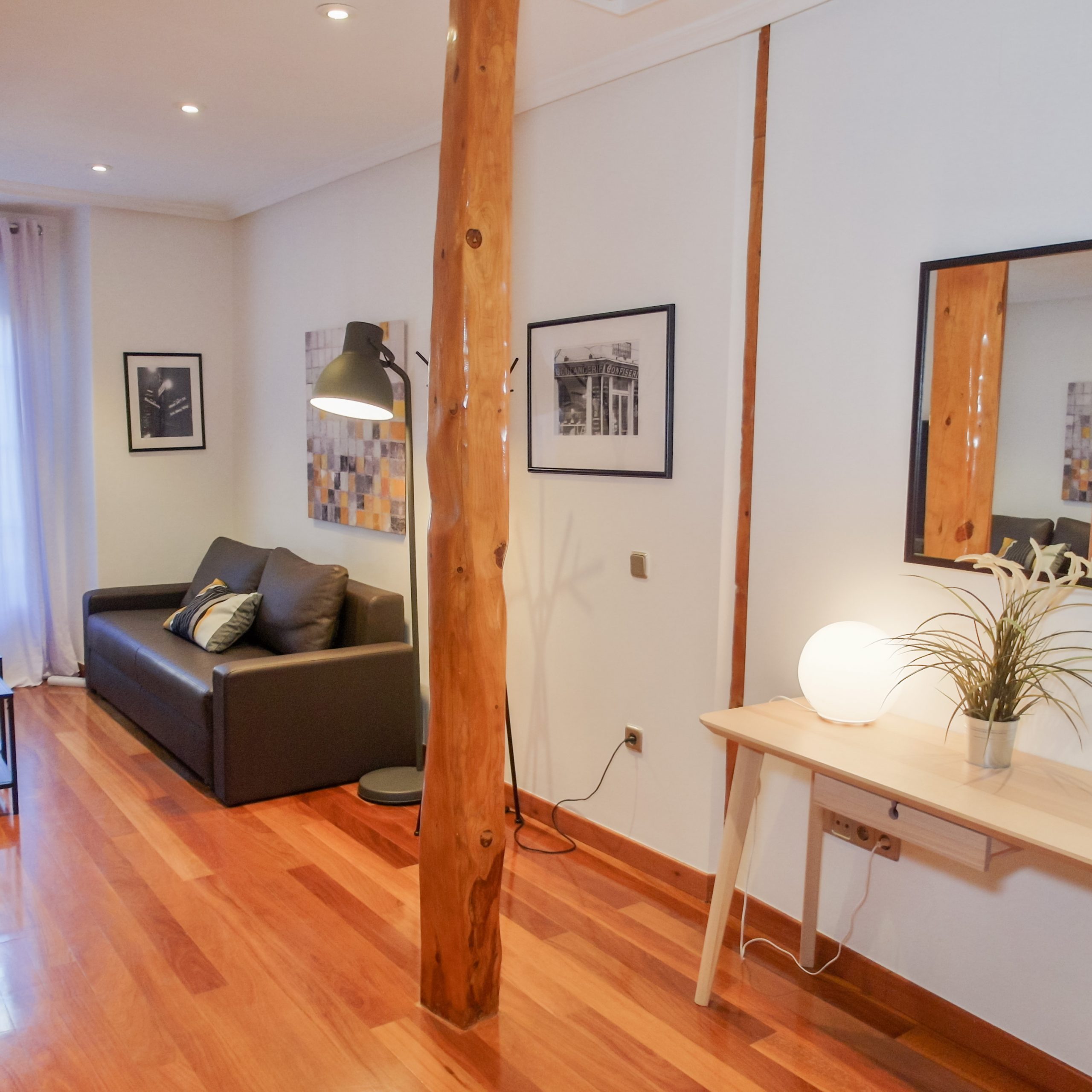 Flat in Madrid city center for expats - Mirror