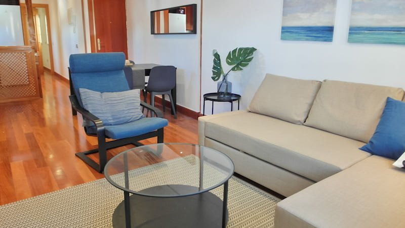 Duplex in Madrid city center for expats - Table