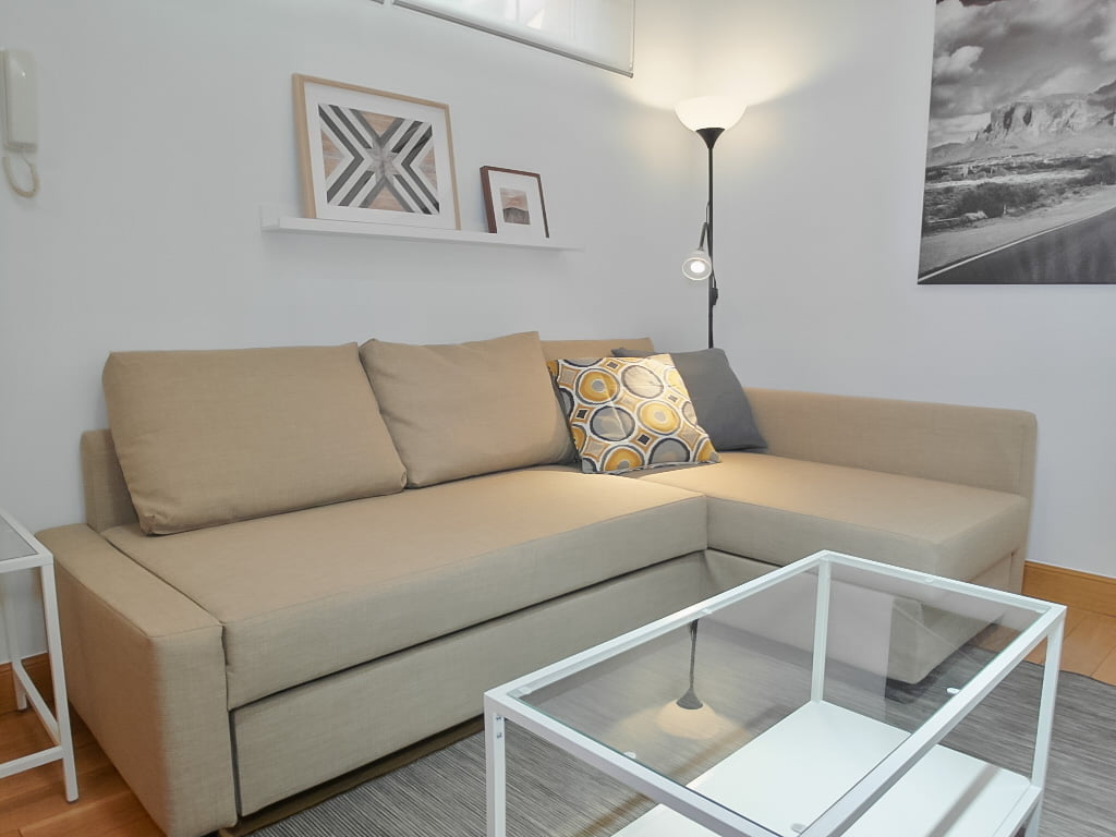 Furnished apartment for expats in Madrid - Table