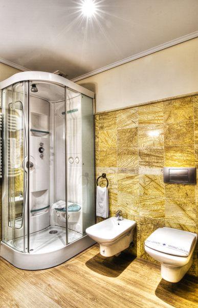 Licenciado Poza - Expat apartment in Bilbao city centre - Bathroom