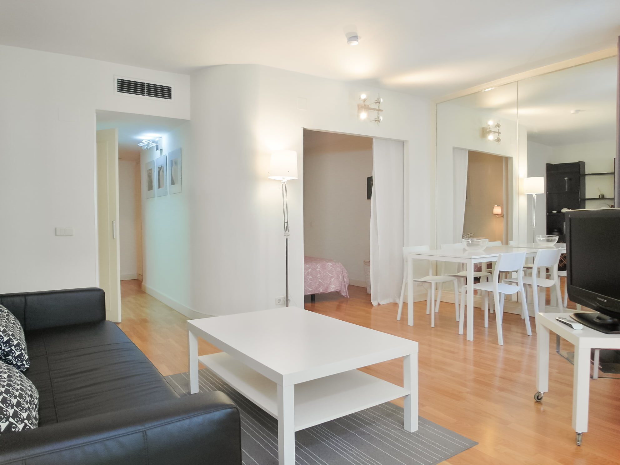 Furnished flat in Madrid for expats - Table