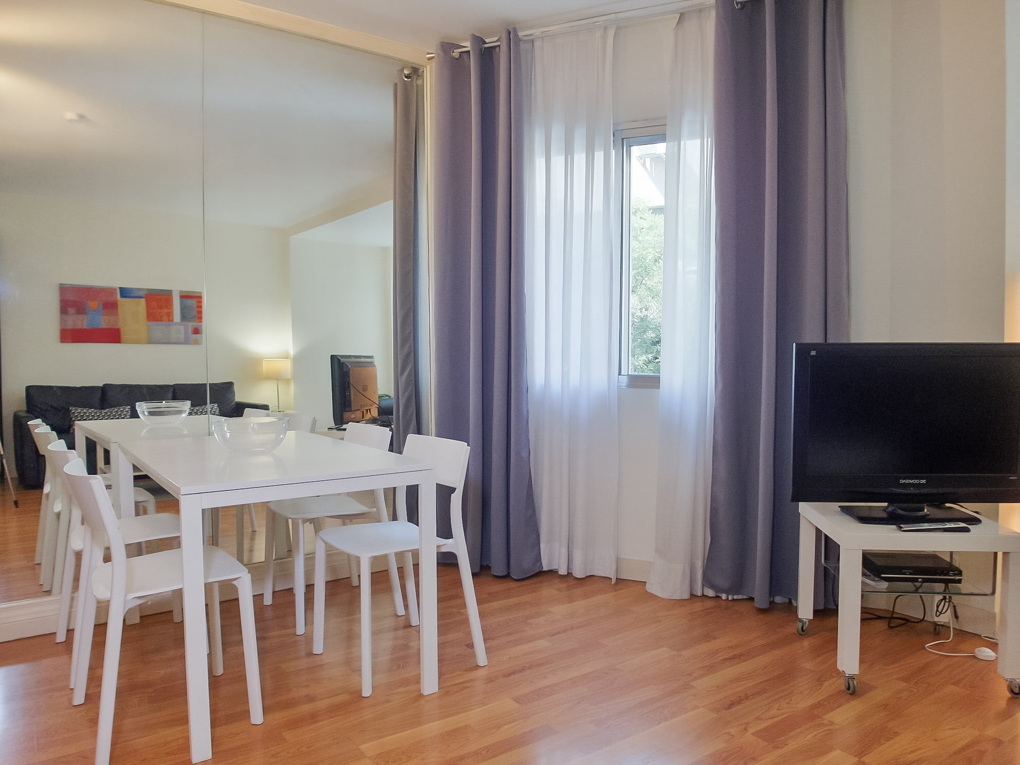 Furnished flat in Madrid for expats - Dining table
