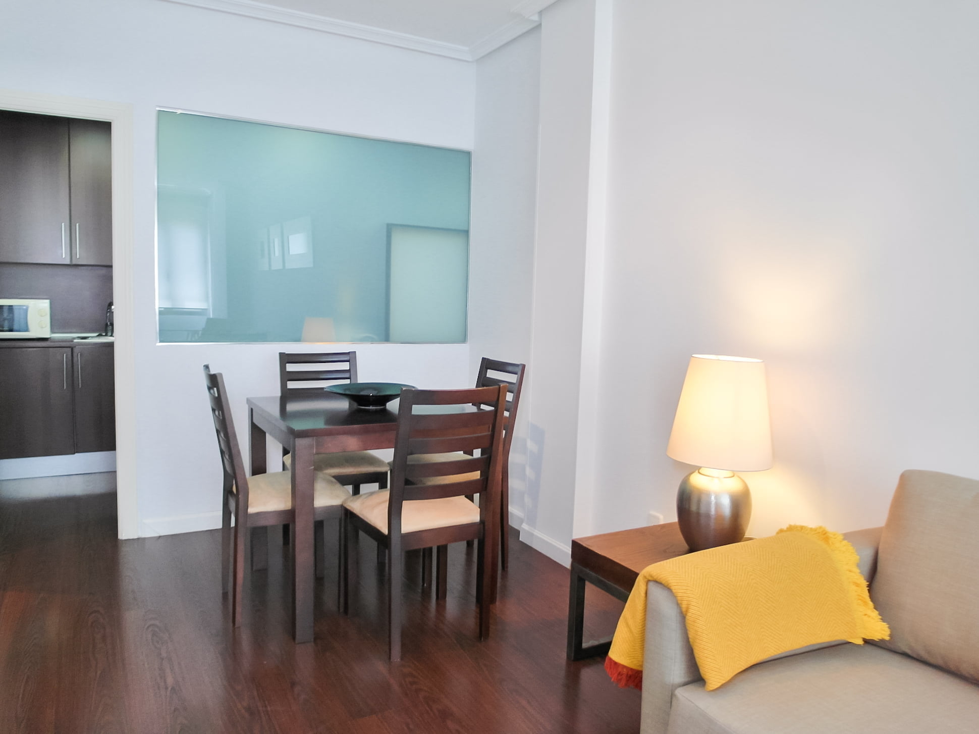 Cozy apartment in Madrid for expats - Chairs