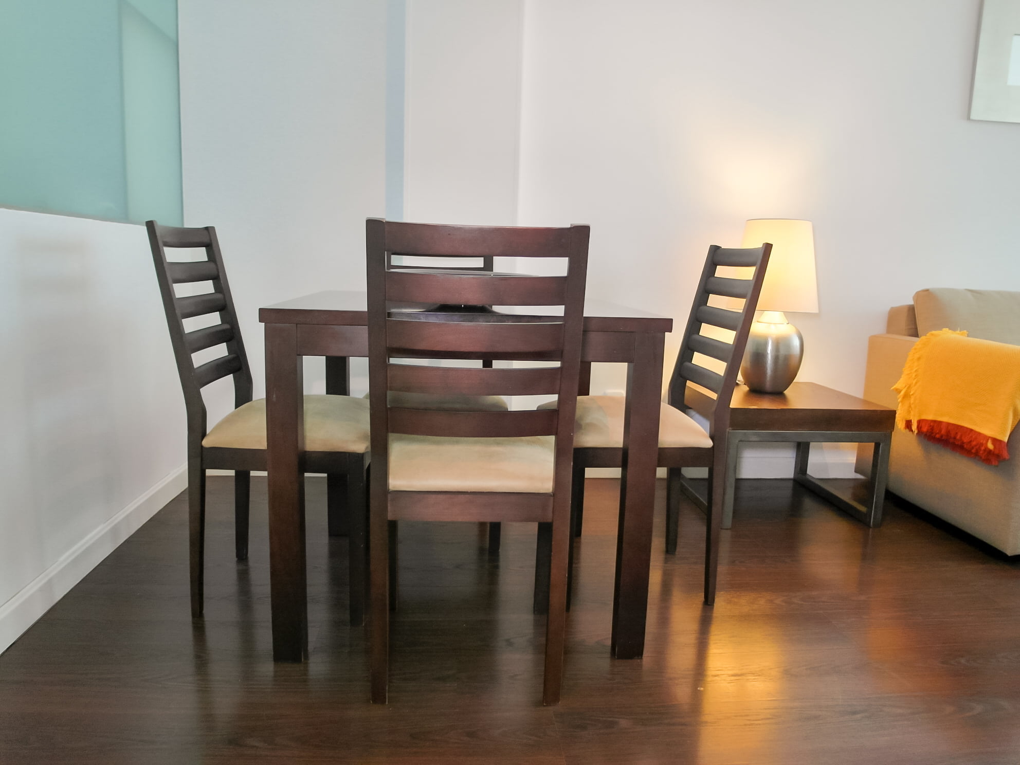 Cozy apartment in Madrid for expats - DIning table