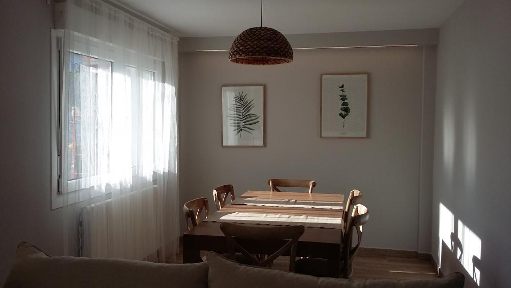 Sondika House - Expat house near Bilbao 4 - DIning table