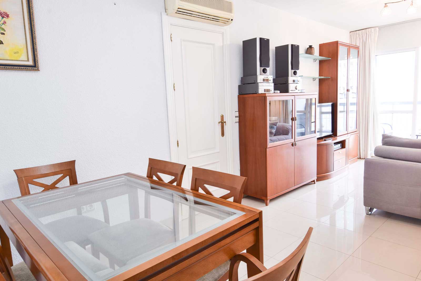 Apartment in Malaga for expats - Dining tbale