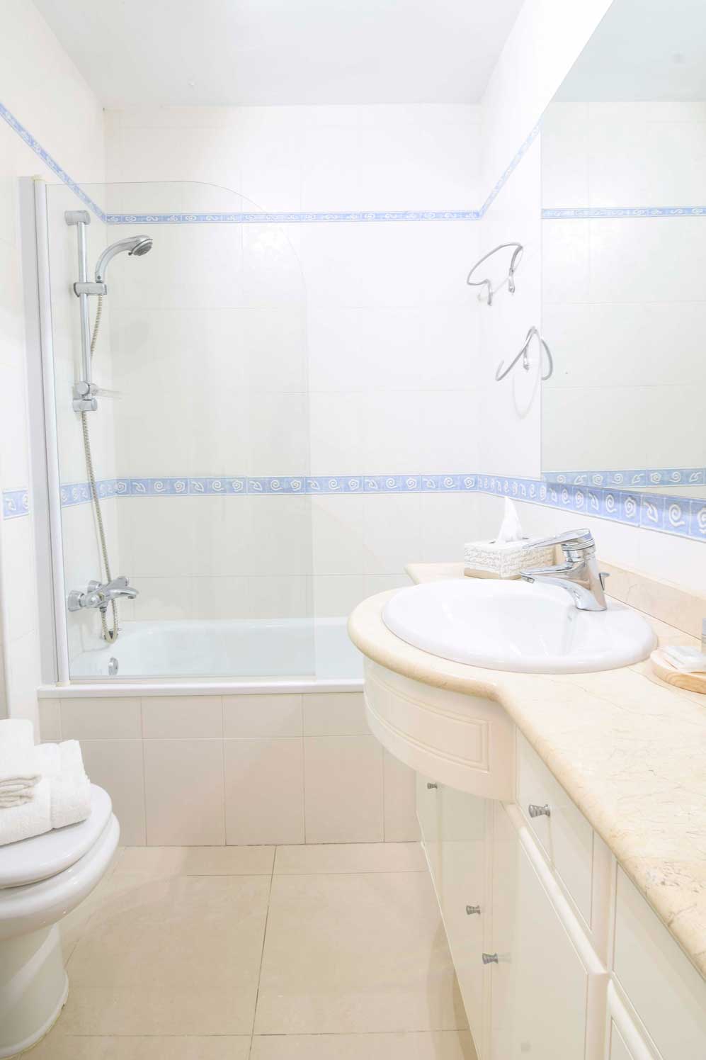 Apartment in Malaga for expats - Shower