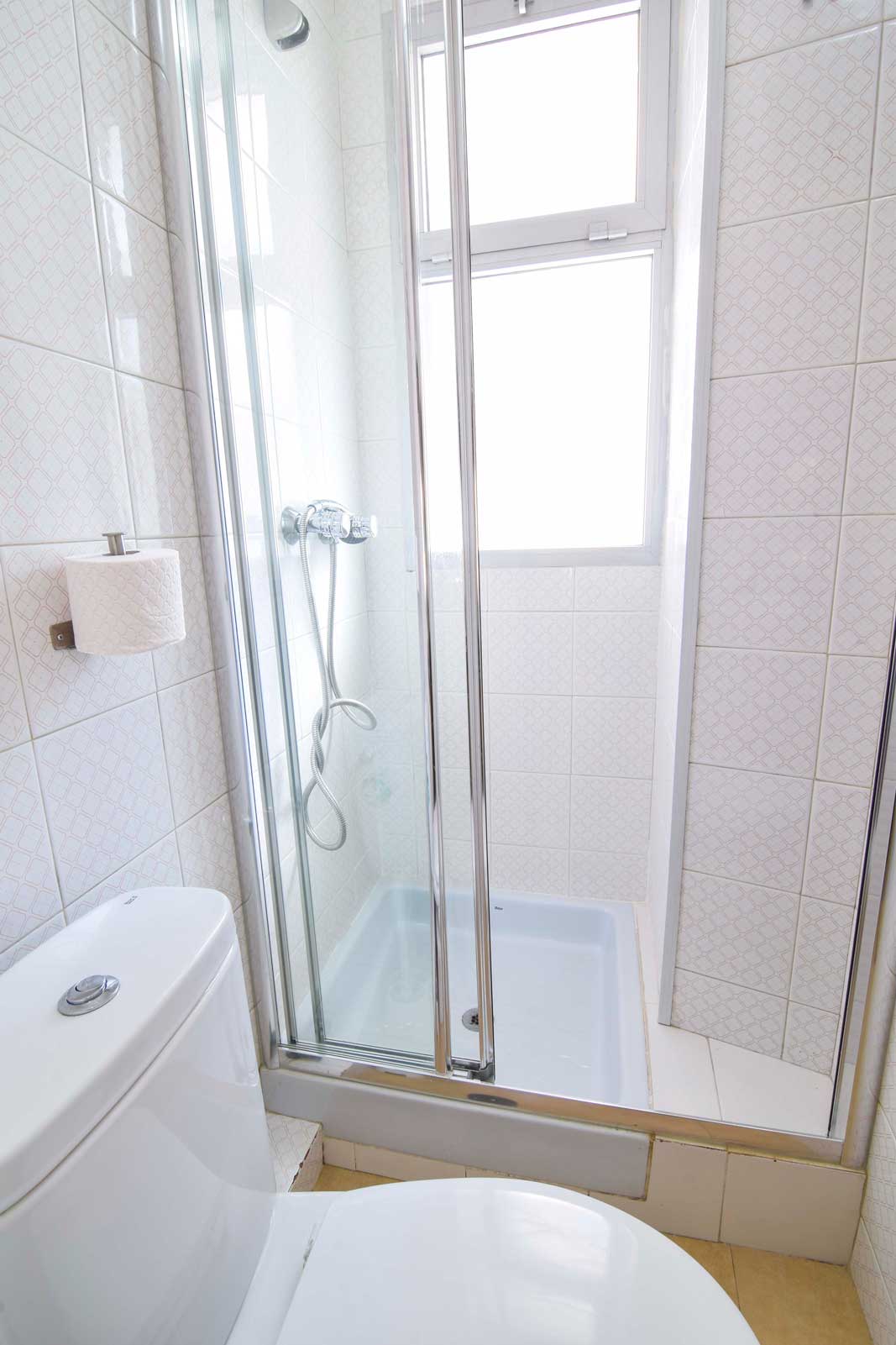 Spacious apartment in Malaga for expats - Shower