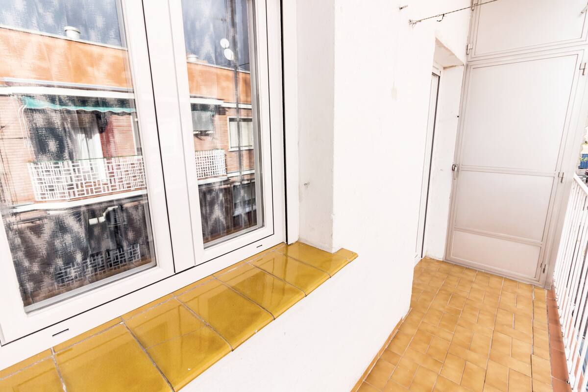 Bright apartment in madrid for expats - Window