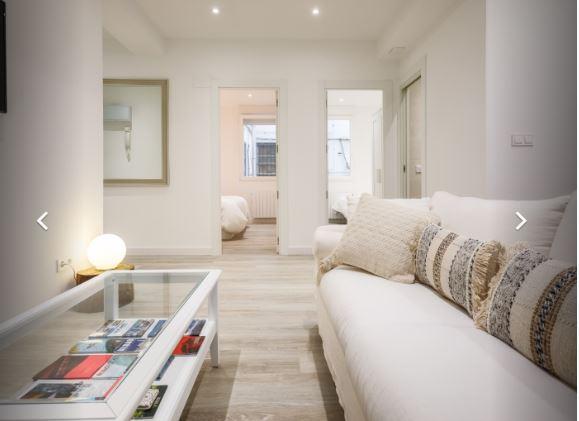 Ensanche - Modern expat apartment in Bilbao centre - Living room