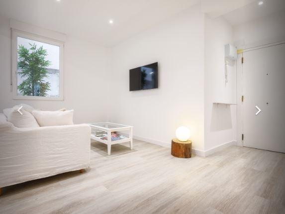 Ensanche - Modern expat apartment in Bilbao centre - Living room