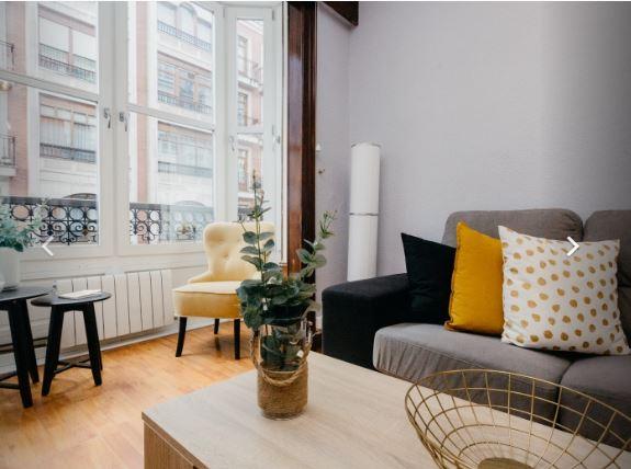 Azkuna - Expat apartment with balcony in Bilbao - Living room