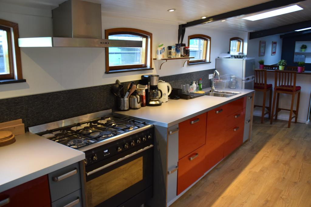 Boat - 3 bedroom floating apartment in Rotterdam (1)