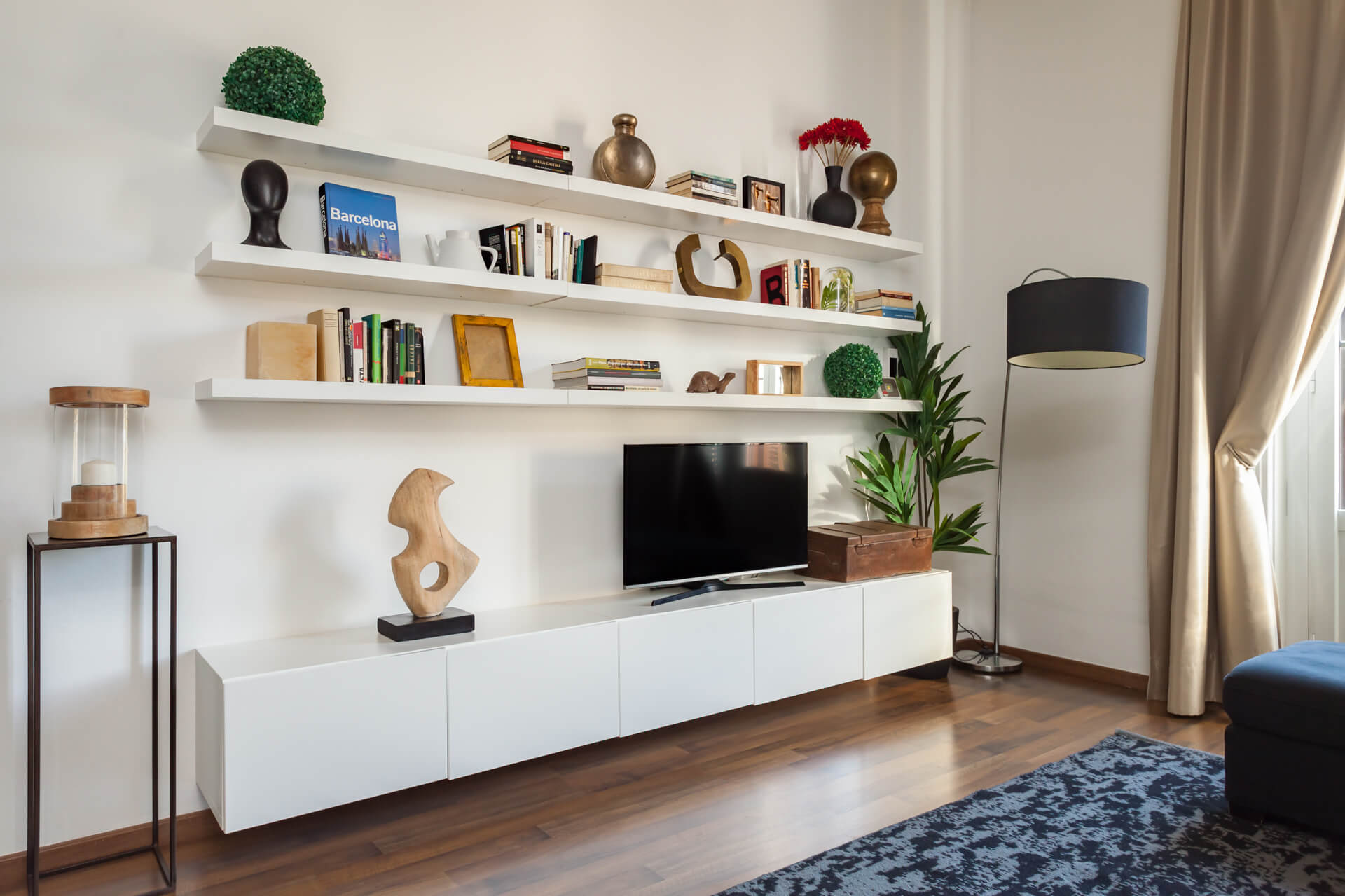 2 bedroom luxury apartment in Barcelona - TV