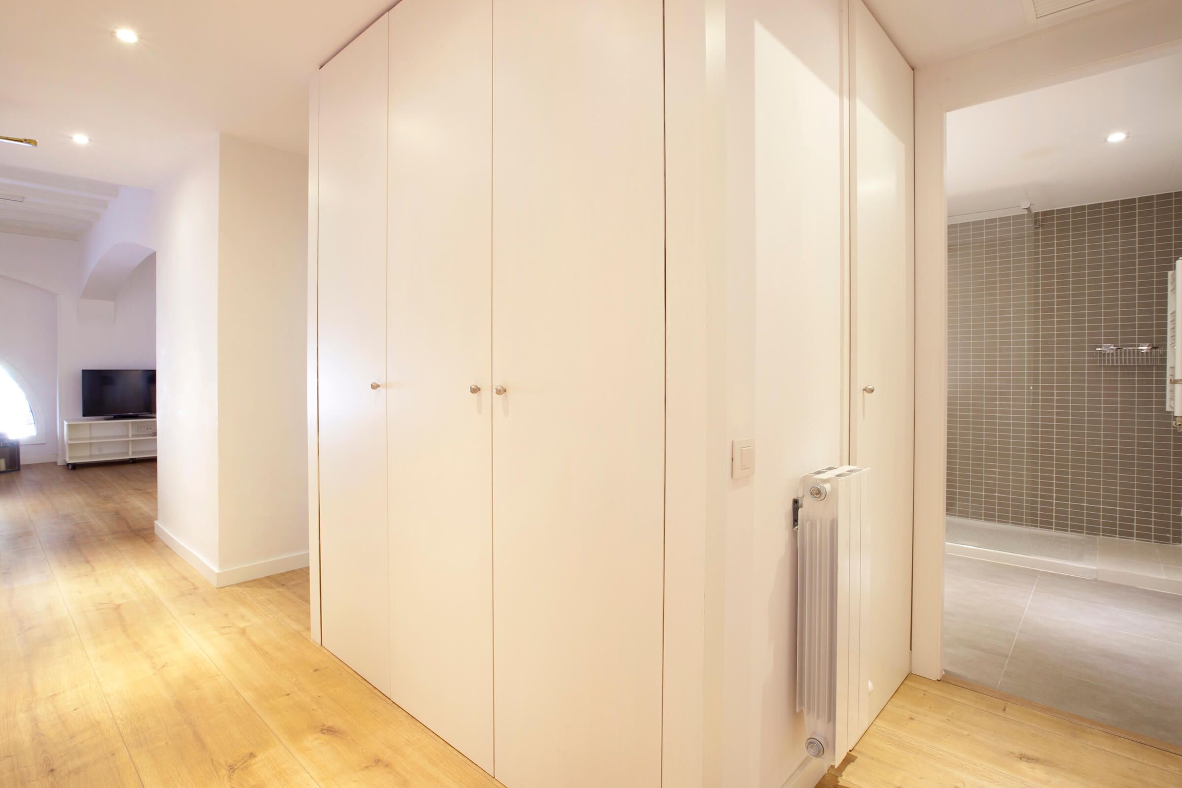 Luxury flat in Barcelona on the mezzanine floor - Wardrobe