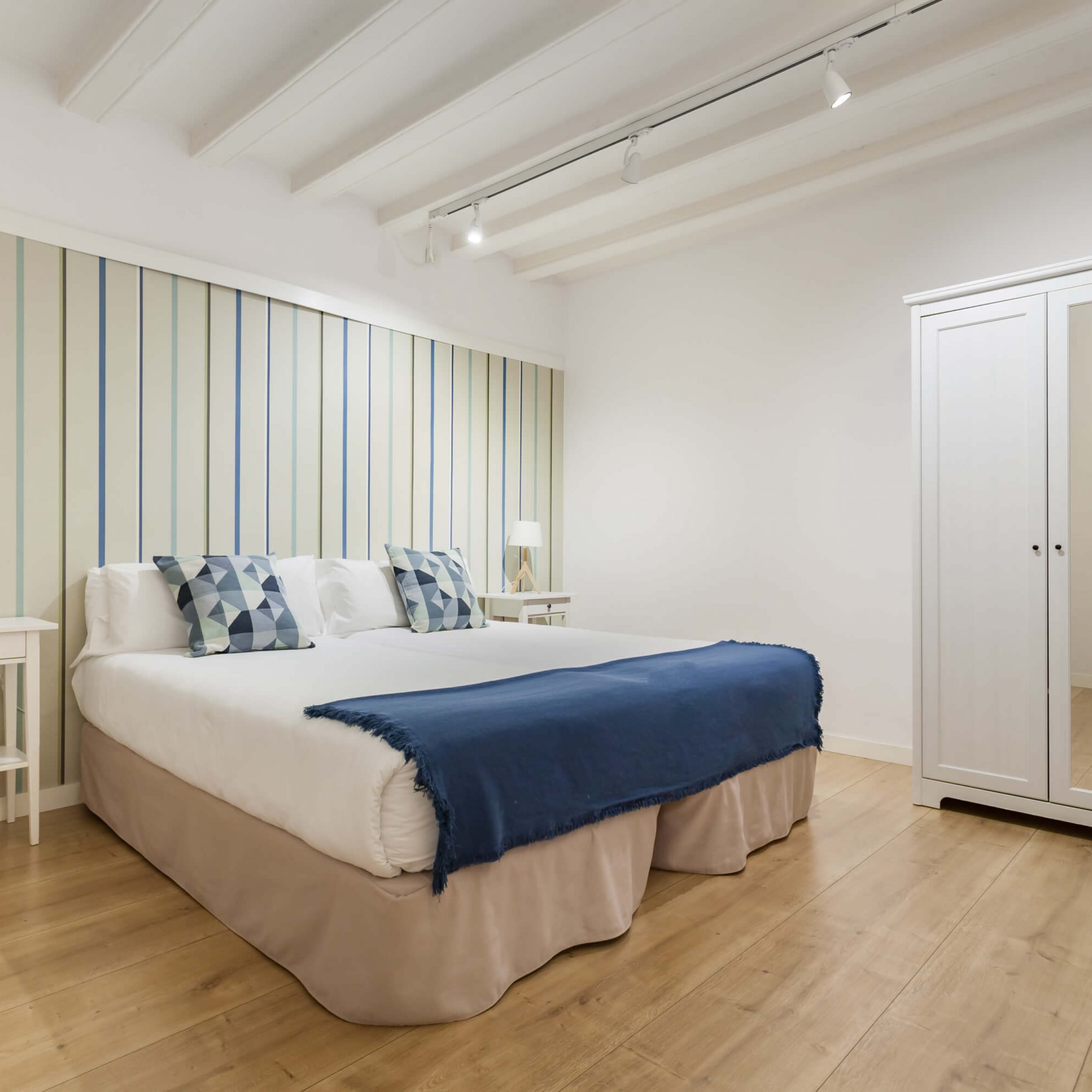 Luxury flat in Barcelona on the mezzanine floor - Main bedroom