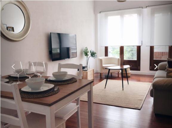 Sabino - Modern expat rental in Bilbao - Living room