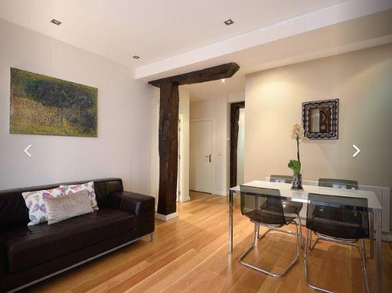 Alejandro - Expat apartment in Bilbao old city centre - Living room
