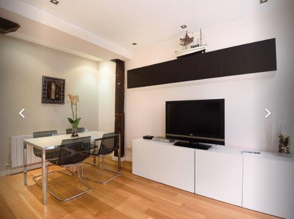Alejandro - Expat apartment in Bilbao old city centre - Living room