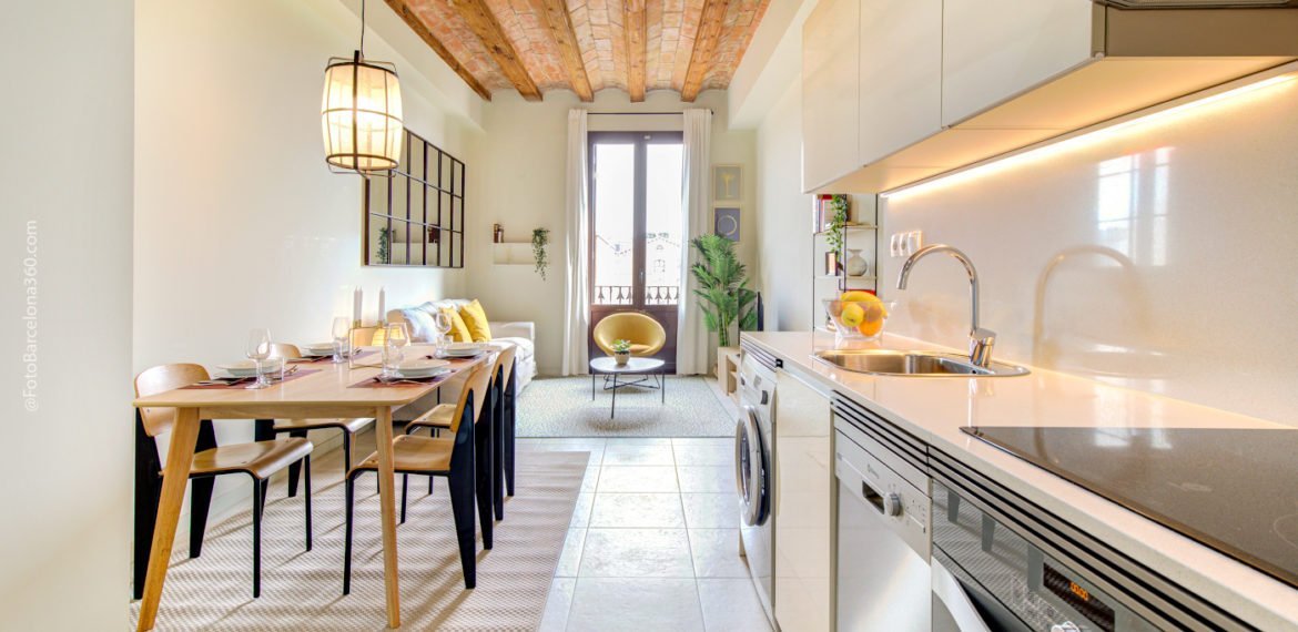 Cristina 2 - Luxury flat for expats in Barcelona - Dining table